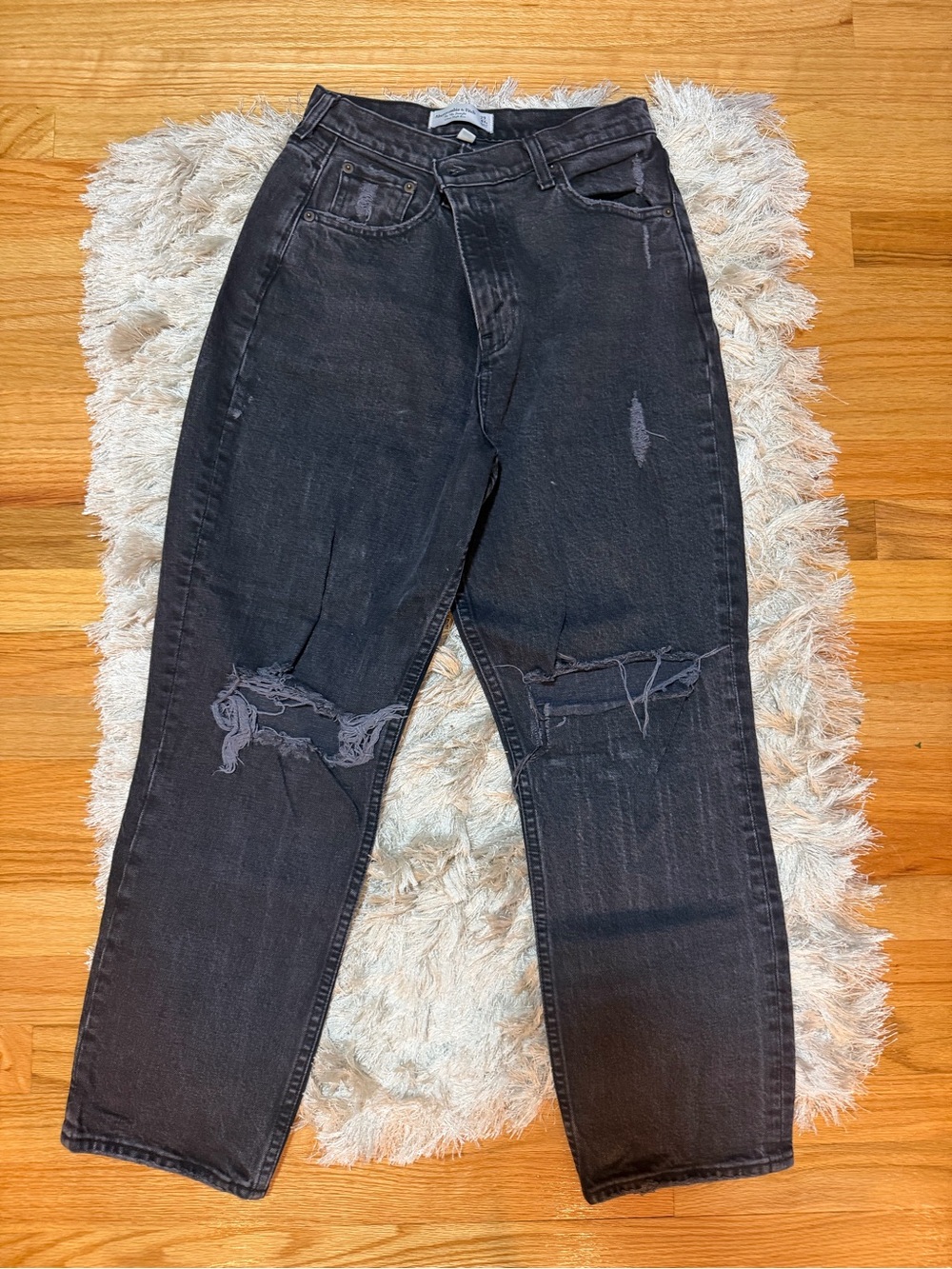 Abercrombie & Fitch Black Relaxed Distressed Women’s Jeans